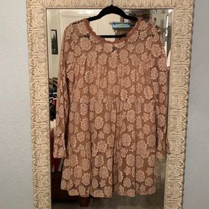 Flowey, floral baby doll. With slight bell sleeve.